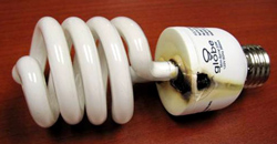 Snotty Snopes calls person who complained about CFL bulb a liar.  