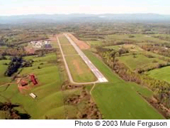 AIRPORT ATTENDANCE: Seven days a week dawn-dusk;  unattended Thanksgiving and Christmas. 