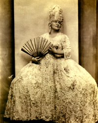 Miss Edith Helena, World Opera Diva circa 1905.  Click here to see four generations forty years later.